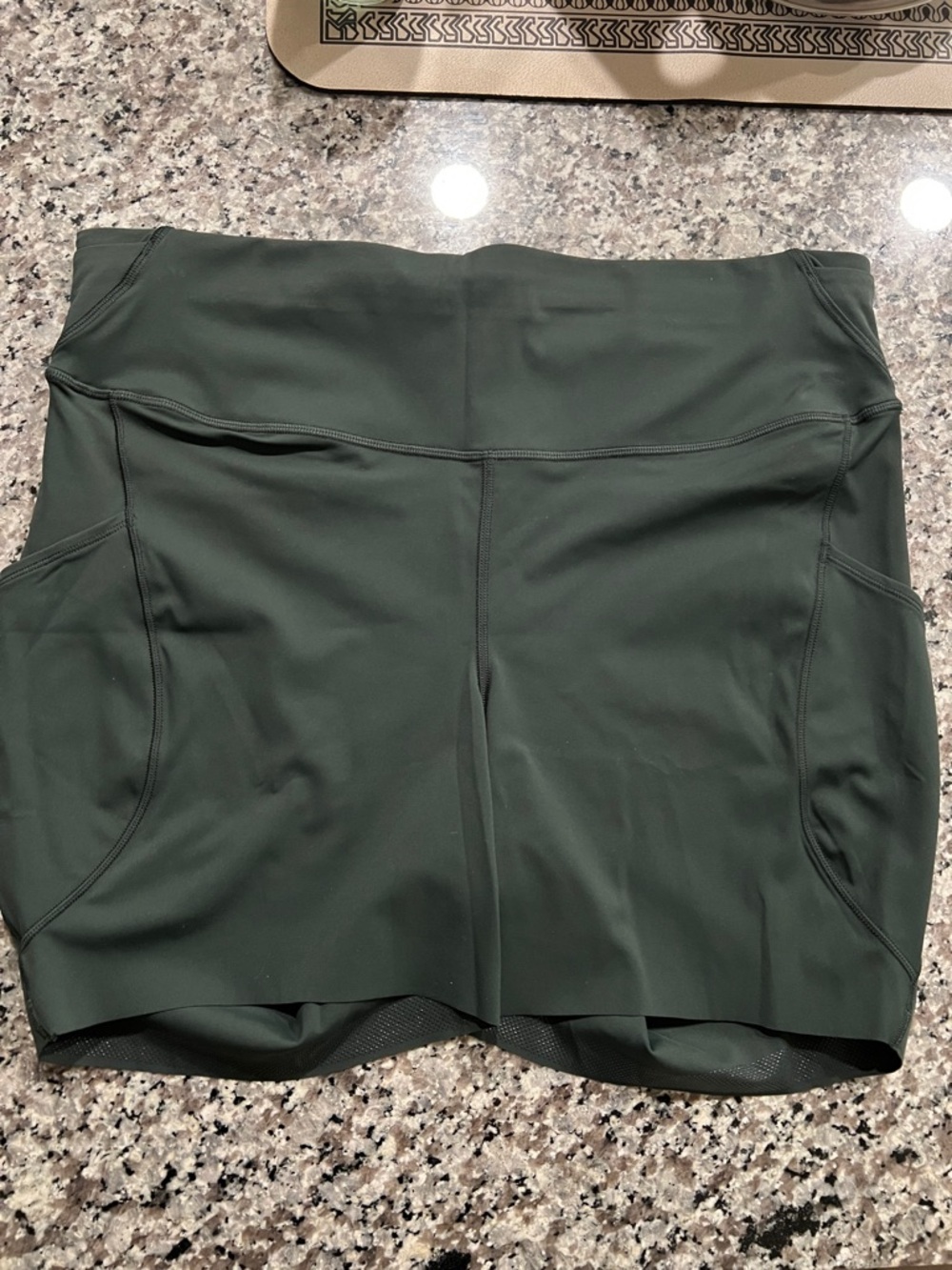 Lululemon aline hi-rise short 4”